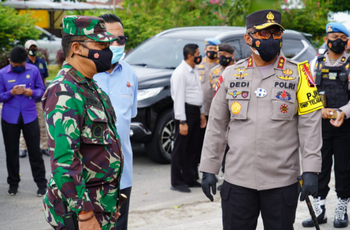guna memastikan pemungutan suara aman kapolda kalteng bersama pangdam xii tanjung pura cek tps di palangka raya 32865
