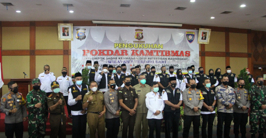 guna menciptakan situasi aman dan kondusif kapolda sumbar mengukuhkan pokdar kamtibmas 35238