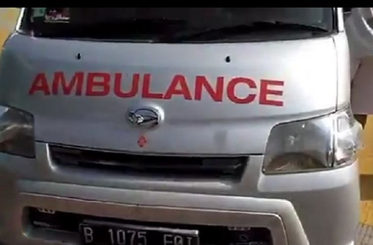 gunakan ambulance untuk mudik polisi amankan dan tegur pemudik di gt cikarang 28402