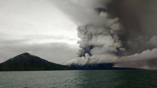 gunung anak krakatau kembali erupsi status siaga 59377