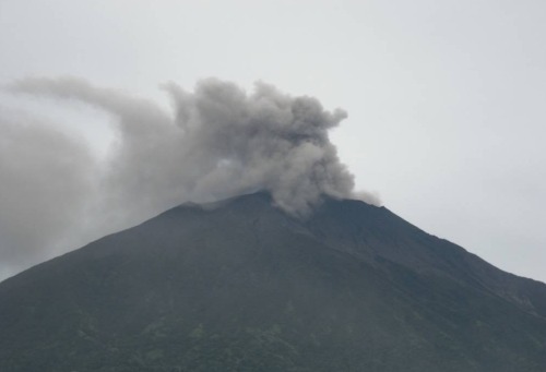 gunung kerinci erupsi masyarakat diimbau untuk tidak panik dan tidak percaya hoaks 52184