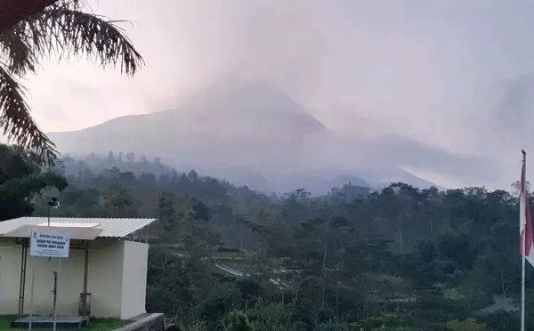 gunung merapi hingga saat ini masih dinyatakan level siaga 72889