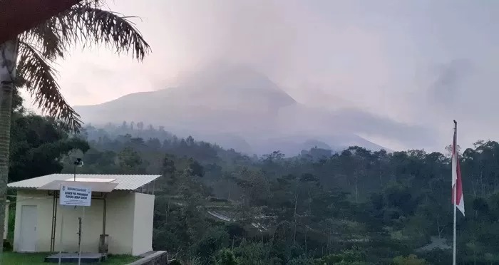 gunung merapi hingga saat ini masih dinyatakan level siaga 72889