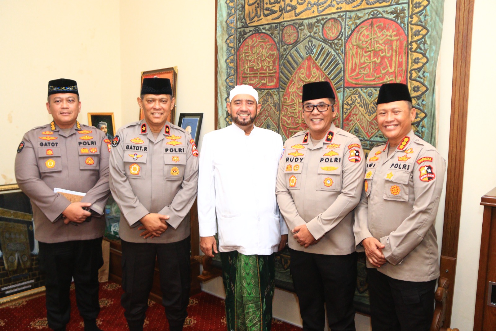 habib syech gelorakan persatuan usai pemilu 2024 70463