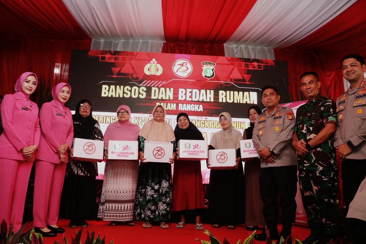 hari bhayangkara ke 78 polda metro jaya gelar bansos 75659