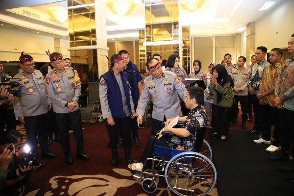 haru korban bom surabaya diberikan hadiah as sdm 72944