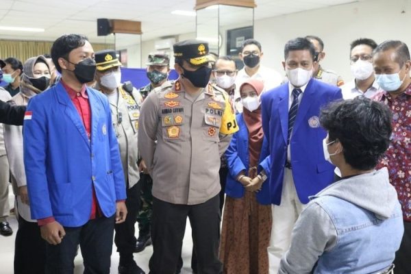 holding candi merdeka vaccination central java regional police targets 26000 college students in nine locations 42953