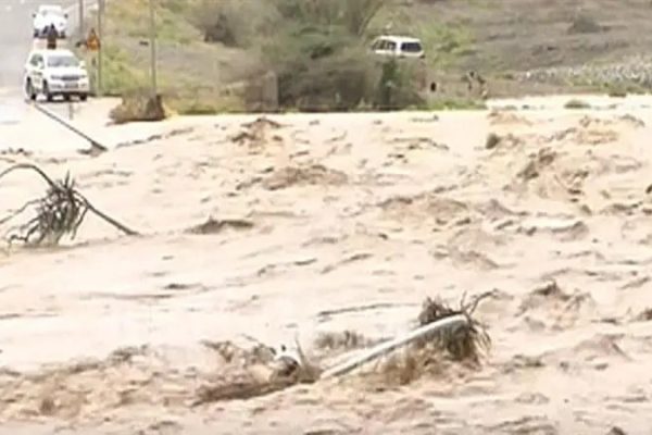 hujan deras sebabkan banjir bandang di oman sebanyak 17 orang meninggal dunia 72689