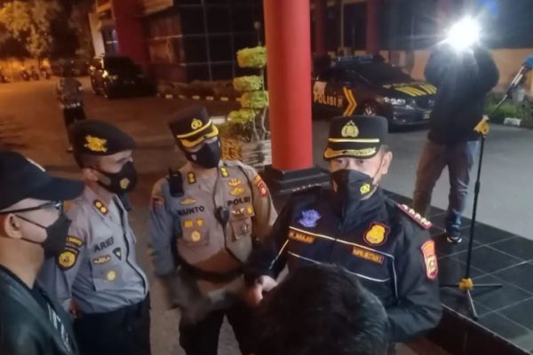 hundreds of personnel sweep palembang to secure the city from motorbike gangs 44834