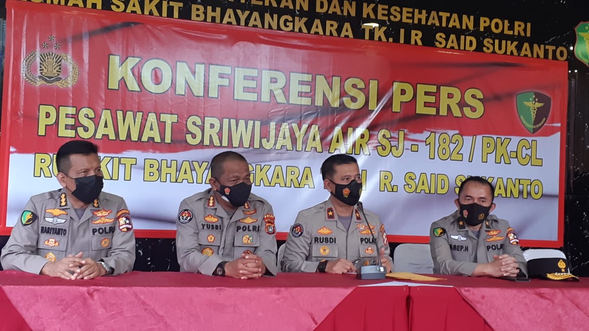 identifikasi korban sriwijaya air polri kerahkan 306 personel tim dvi rs polri 33166
