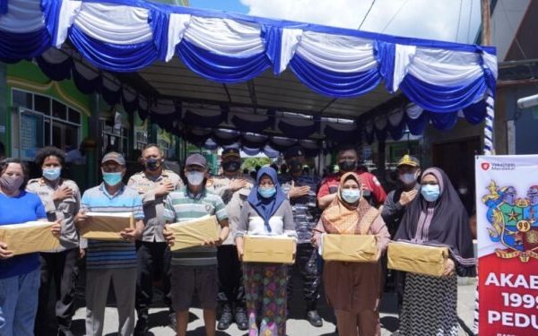 improving herd immunity indonesian armed forces academy akabri 99 holds vaccinations and distributes basic food for the manokwari community 43280