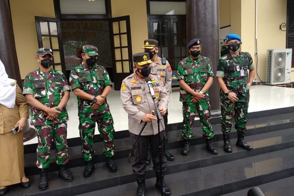 in approaching christmas and new year holiday west java regional police prepares vaccination and swab test outlets at tourist objects 44578