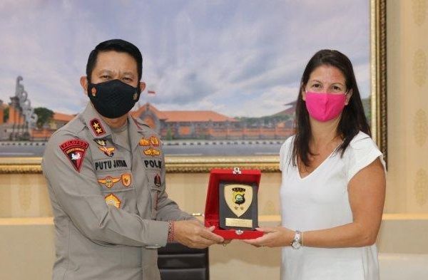 increasing cooperation in handling cyber crimes the chief of bali regional police received visit from inl of united states embassy 28904