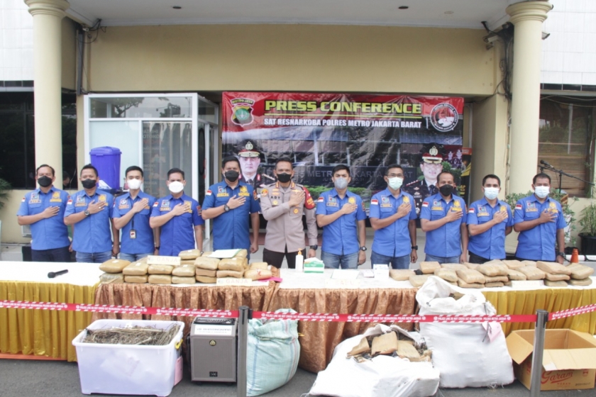 indonesian national police established drug free resilient kampung in kampung ambon 39077