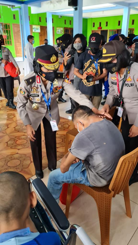 indonesian policewomen hold international conference as well as social services in labuan bajo 43514