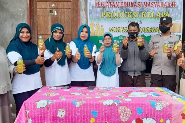 inovatif bhabinkamtibmas dan pemdes waefusi edukasi masyarakat kelola migor kelapa 45899