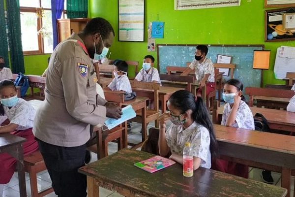 inp noken binmas conducted polisi pi ajar with health protocol 38658