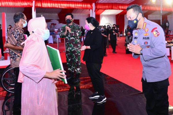 inspecting the mass vaccination of indonesian military academy of 96 national police chief continue to work hard to overcome covid 19 42943