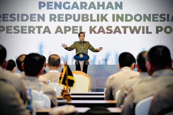 investment target for 2022 is idr 1200 trillion president of the republic of indonesia i entrust the police to guard and keep safe 44429