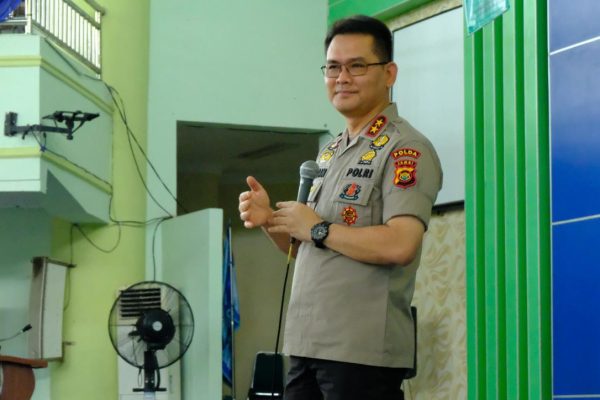 irjen pol firman shatyabudi dalam memimpin polda jambi dikenal sebagai seseorang yang kalem tegas lugas dan lucu 11033
