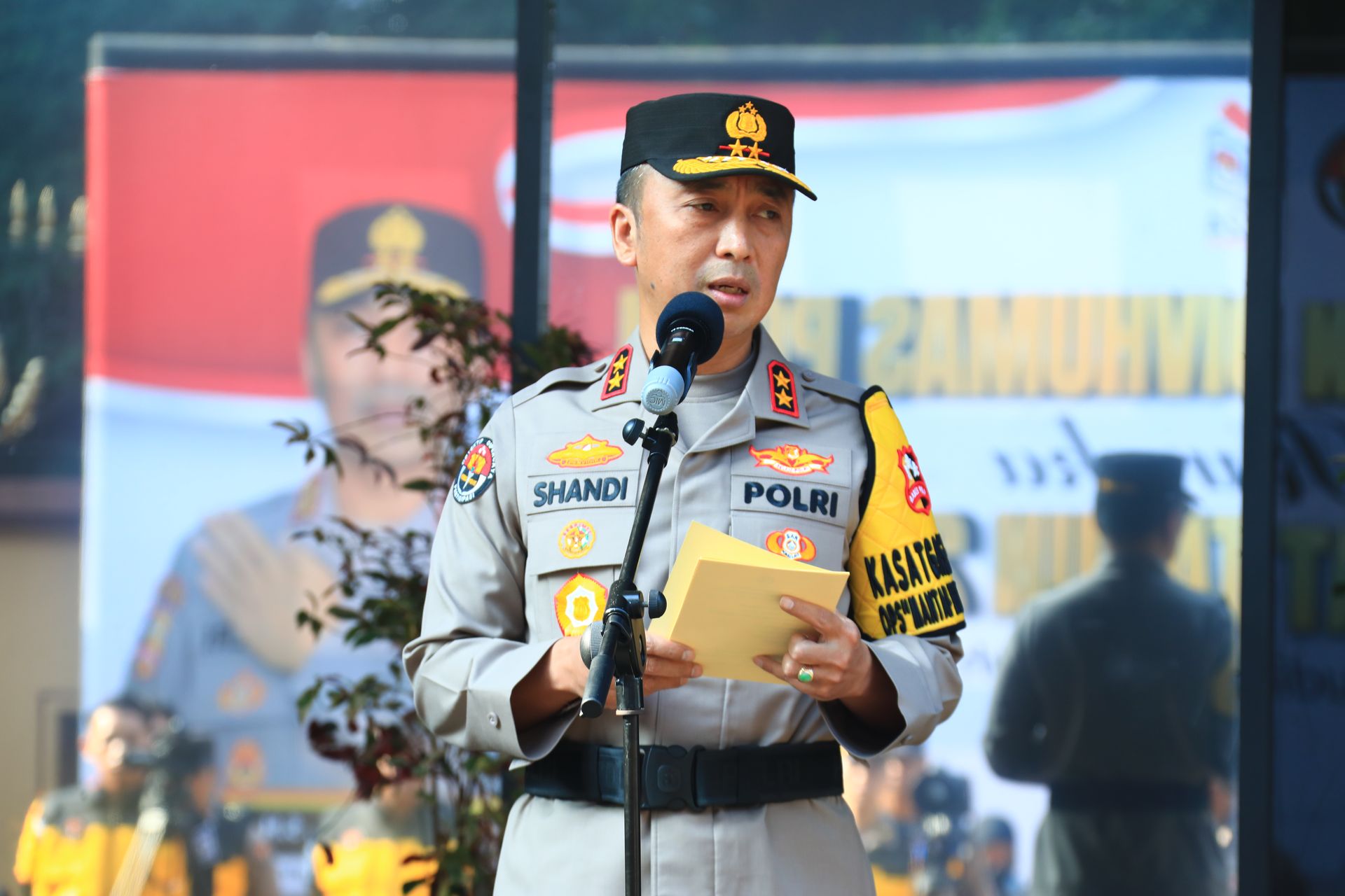 irjen pol sandi pimpin apel satgas humas ops ketupat 2024 72045