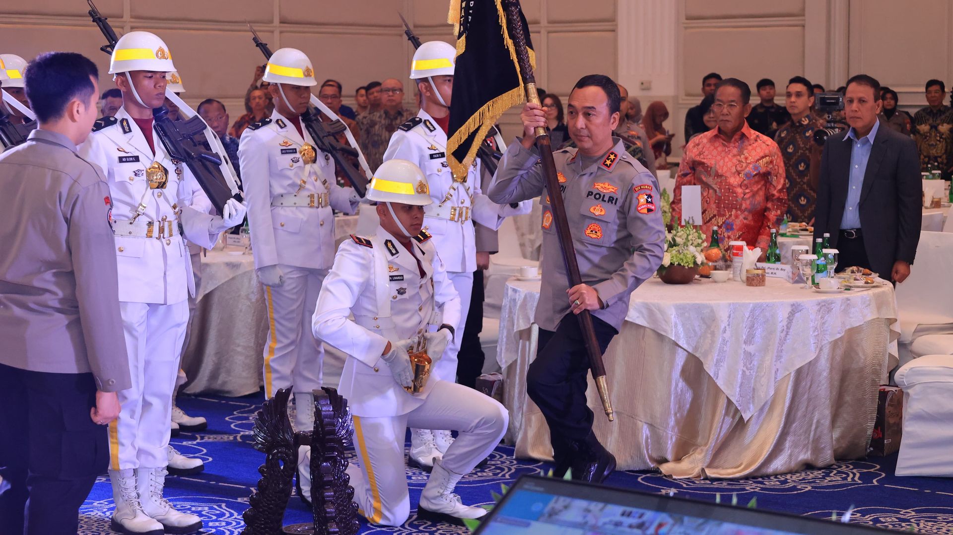 irjen pol sandi resmikan pataka humas polri 80372