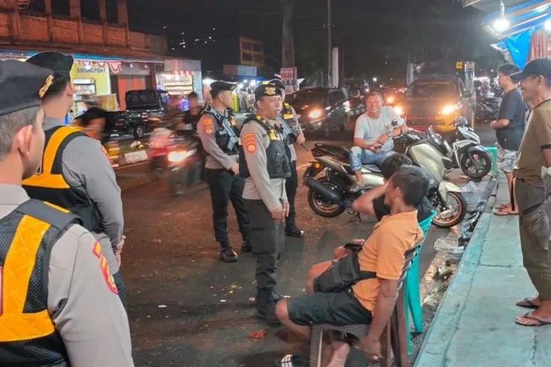 jaga kamtibmas aman dan kondusif polda malut laksanakan patroli malam rutin 73274