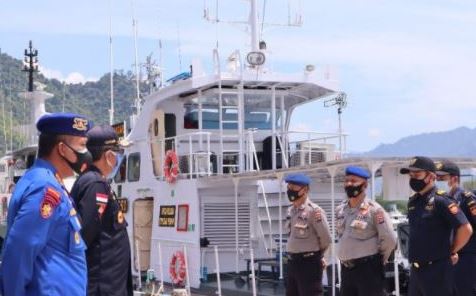 jaga keamanan laut korpolairud baharkam polri gelar patroli laut bersama beacukai 30800