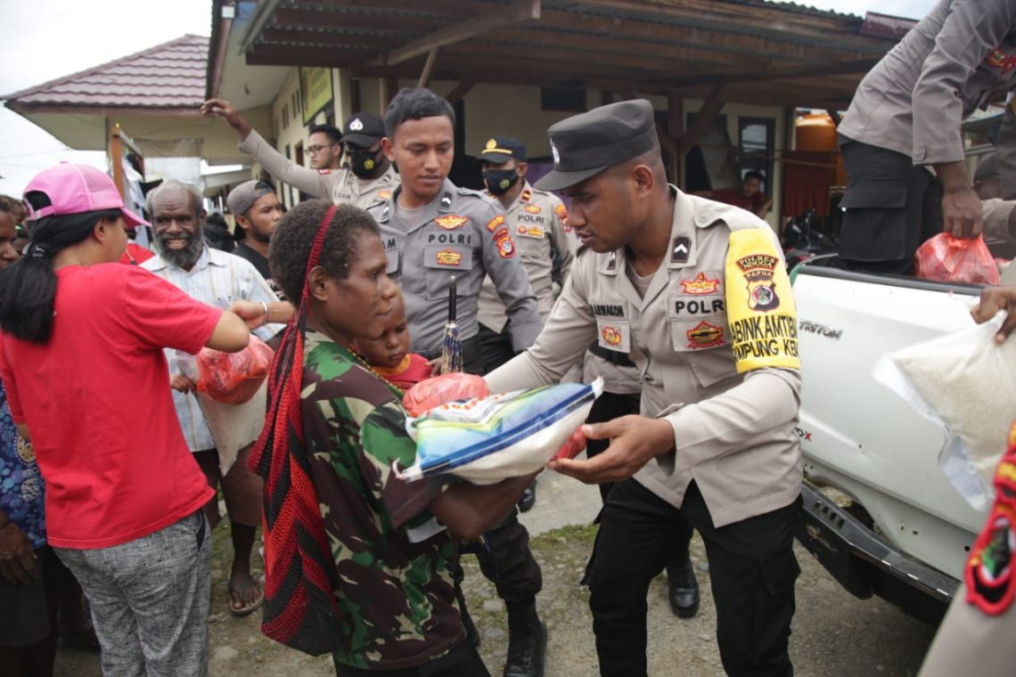 jalin hubungan baik dengan masyarakat binmas noken ops damai cartenz gelar program peka peduli kamtibmas 45642
