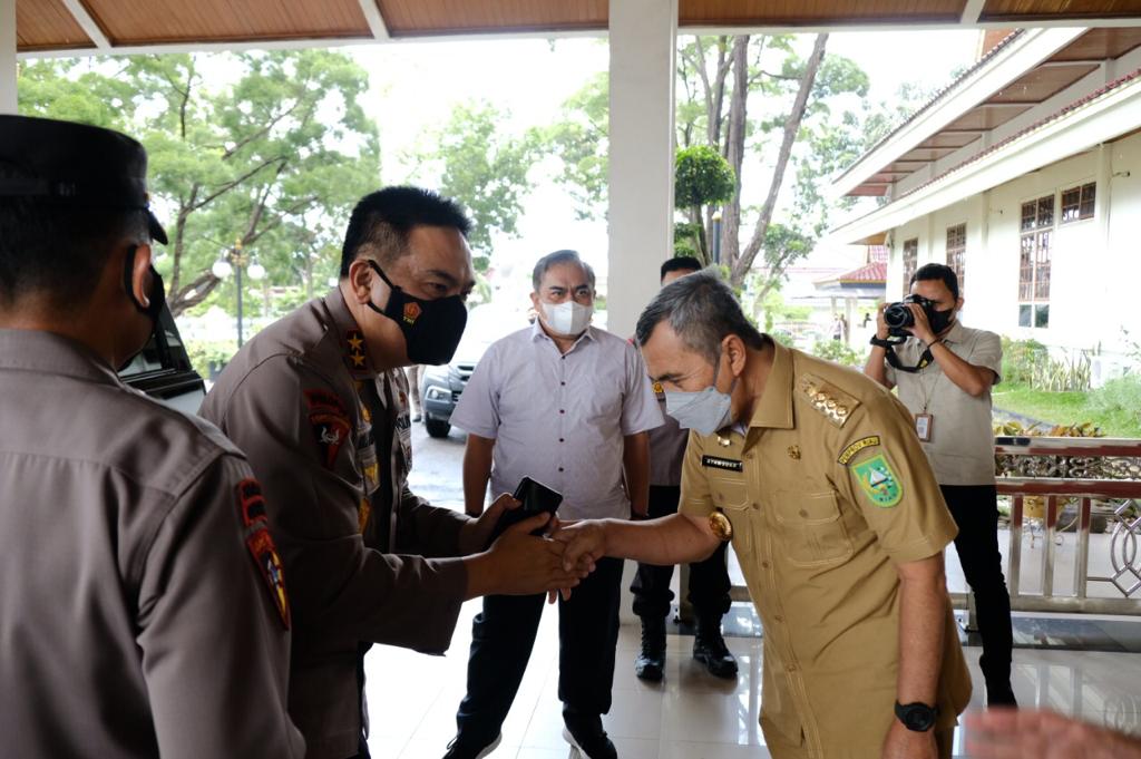 jalin silaturahmi kaolda riau disambut hangat oleh gubernur riau drs h syamsuar 22707