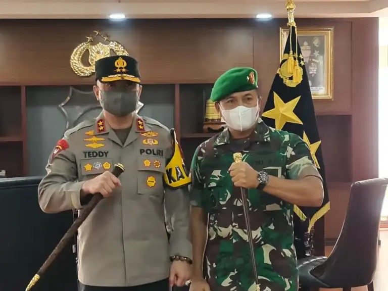 jalin sinergitas kapolda sambut kedatangan danrem 032 wirabraja yang baru di polda sumbar 22593