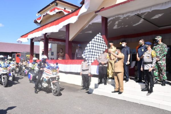 jambi regional police distributes 5700 basic necessities packages to people affected by covid 19 40917