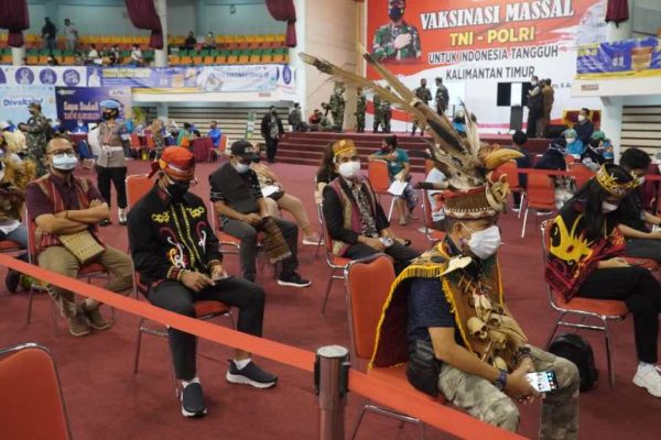 japan independence day national police chief and national armed forces commander reviews mass vaccination acceleration in east kalimantan 41127