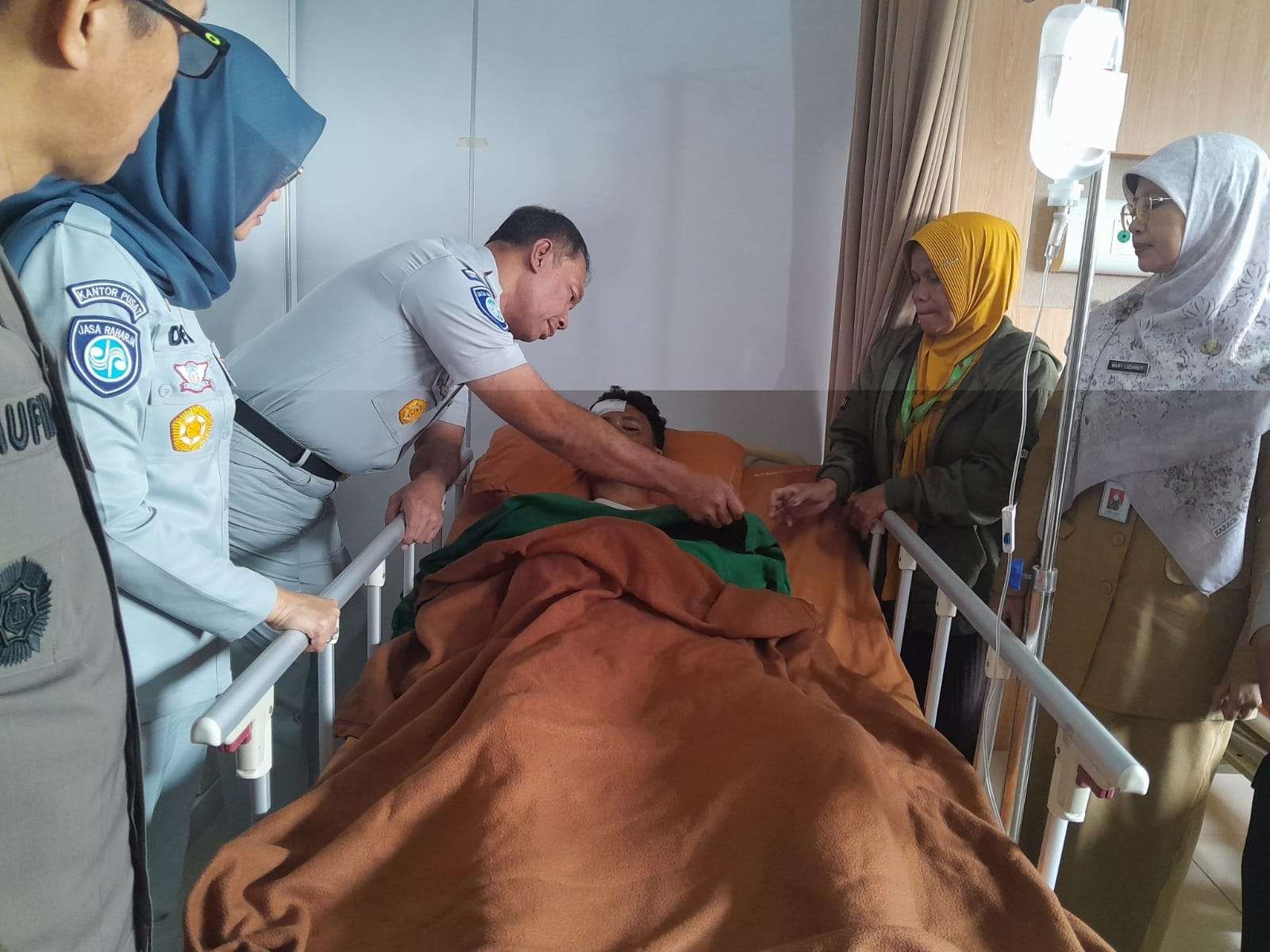 jasa raharja tanggung biaya perawatan seluruh korban kecelakaan bus pelajar smk depok 73859