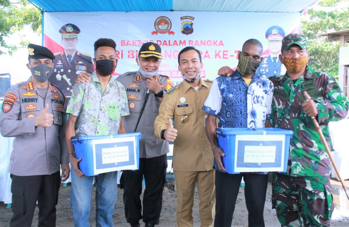 jelang hari bhayangkara ke 74 polda jateng gelar bakti sosial 36408