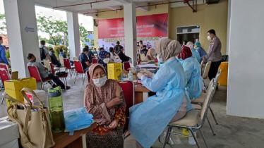 jelang hari bhayangkara ke 75 polda banten gelar vaksinasi massal 28974