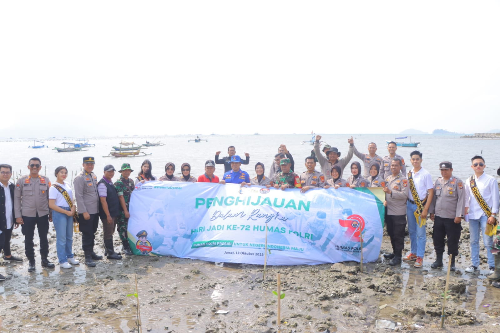 jelang hari humas polri ke 72 bidhumas polda lampung tanam mangrove jaga kelestarian 64772