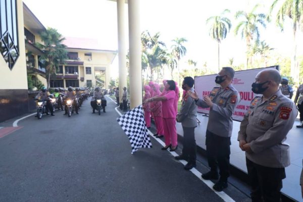 jelang hari jadi polwan ke 72 dan hkgb ke 68 polwan polda kalbar gelar bakti sosial 11332