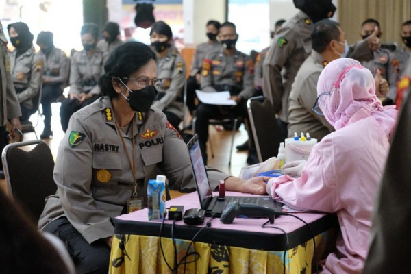 jelang hari polwan ke 73 polwan polda jateng gelar kegiatan donor darah 37361