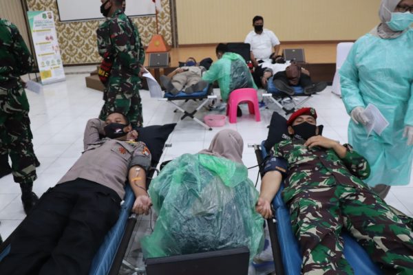 jelang hut ke 74 bhayangkara polda banten gelar kegiatan donor darah 11086