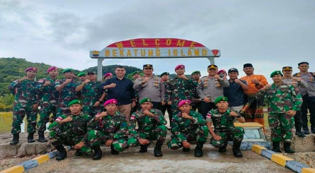 jelang hut ke 76 bhayangkara wakapolda kepri kunjungi pulau terdepan ri 47277