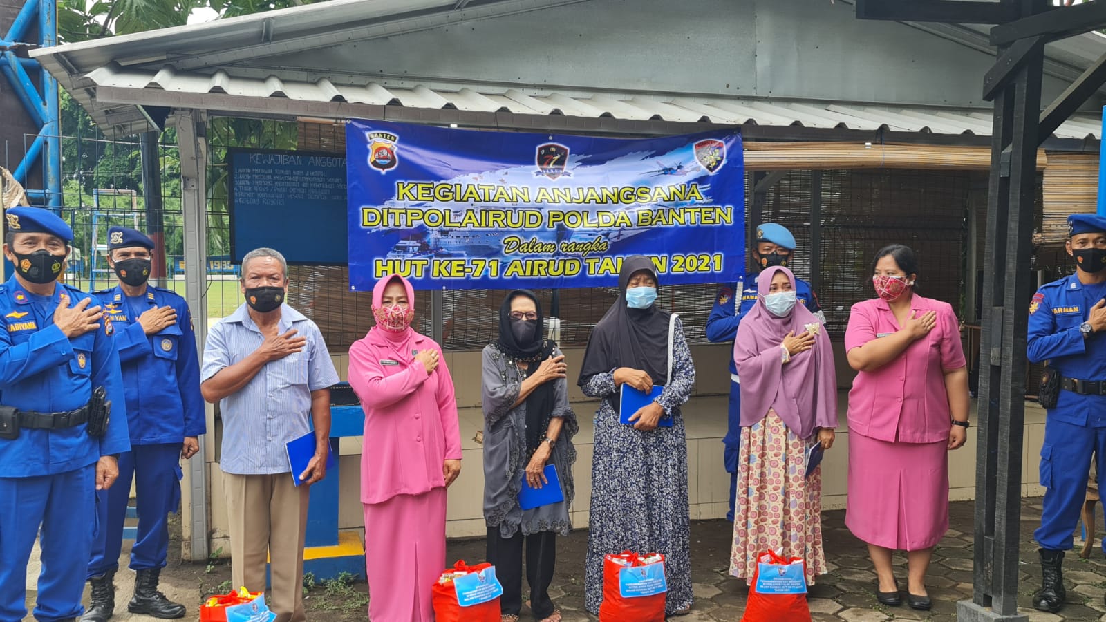 jelang hut polisi air dan udara ke 71 ditpolairud polda banten lakukan anjangsana ke purnawirawan dan warakawuri 9892