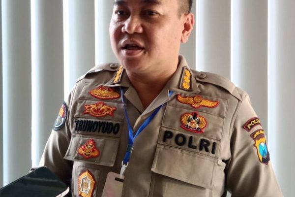jelang hut ri ke 75 kabid humas polda jatim imbau masyarakat terapkan protokol covid 19 12867