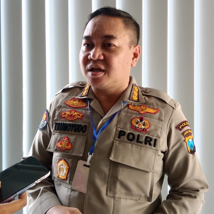 jelang hut ri ke 75 kabid humas polda jatim imbau masyarakat terapkan protokol covid 19 12867