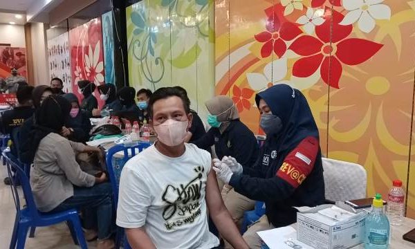 jelang libur nataru polda bengkulu capai vaksinasi 20 902 masyarakat 34448