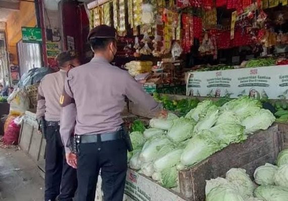 jelang nataru polda jabar pantau ketersediaan dan harga sembako di pasar 52600