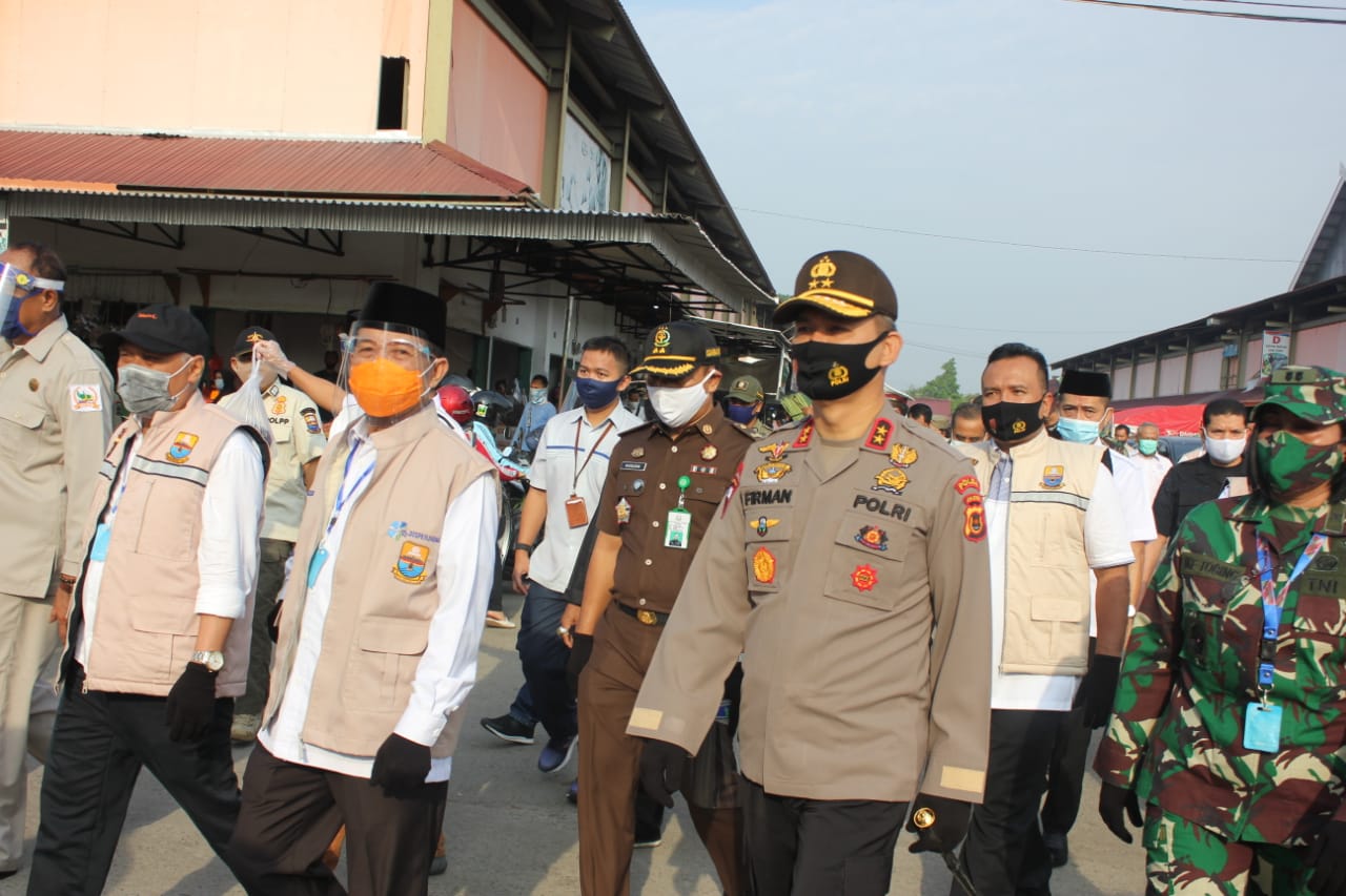 jelang perayaan hari raya idul adha kapolda bersama gubernur jambi cek harga sembako di pasar angso duo 34823