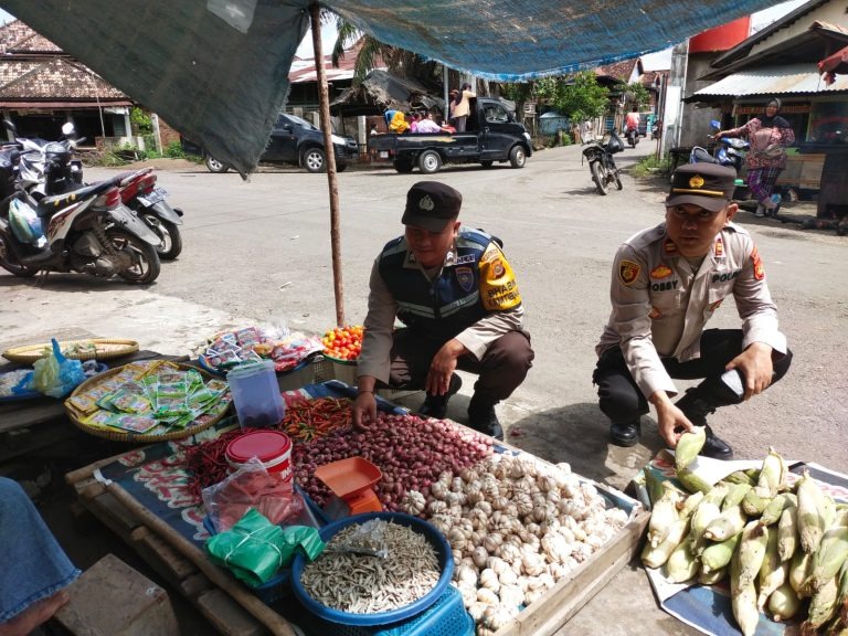 jelang tahun baru 2023 polsek penukal abab lakukan pengecekan harga sembako 52896