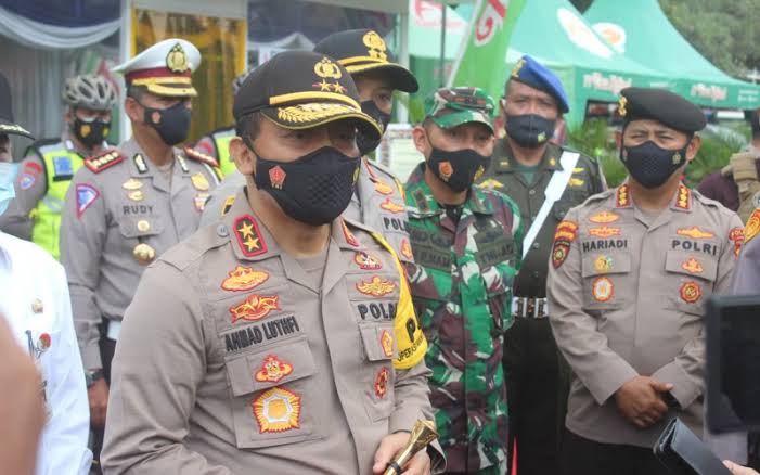 jelang tahun baru kapolda jateng safari tinjau perbatasan cepu jawa timur 11776