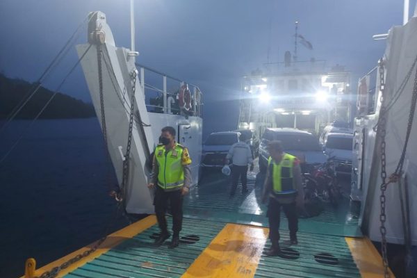 jelang tahun baru kapolres simanlungun pantau pelabuhan penyeberangan tiga ras 52849